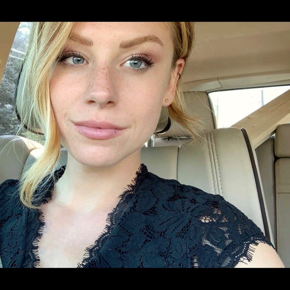 Meet your Posher, Lauren - Picture 1 of 1